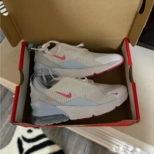 Kids size 2Y nike air max 270s